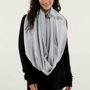 Lululemon Vinyasa Button Scarf